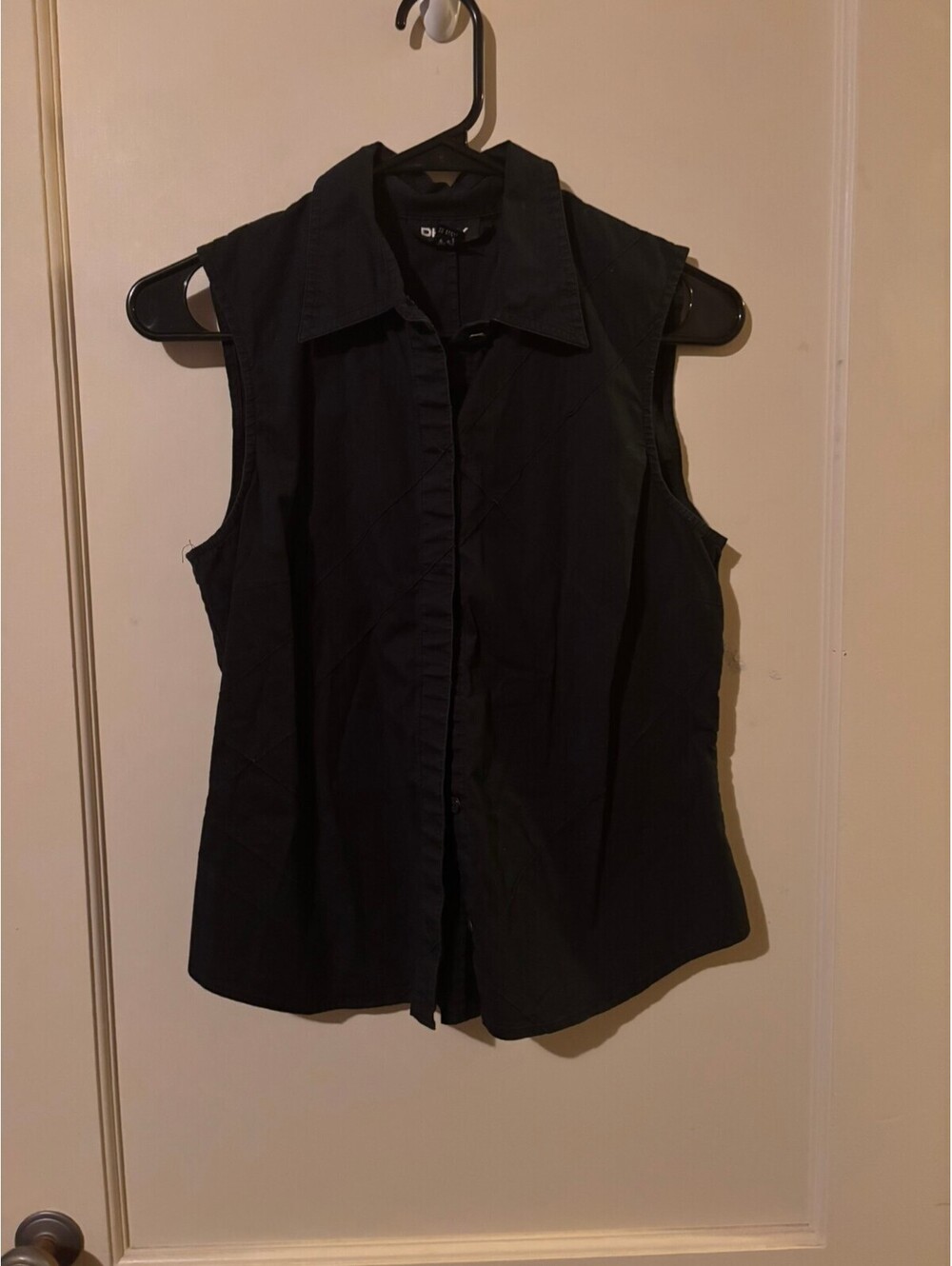 DKNY Sleeveless Black Button-Up Shirt - Size 8
